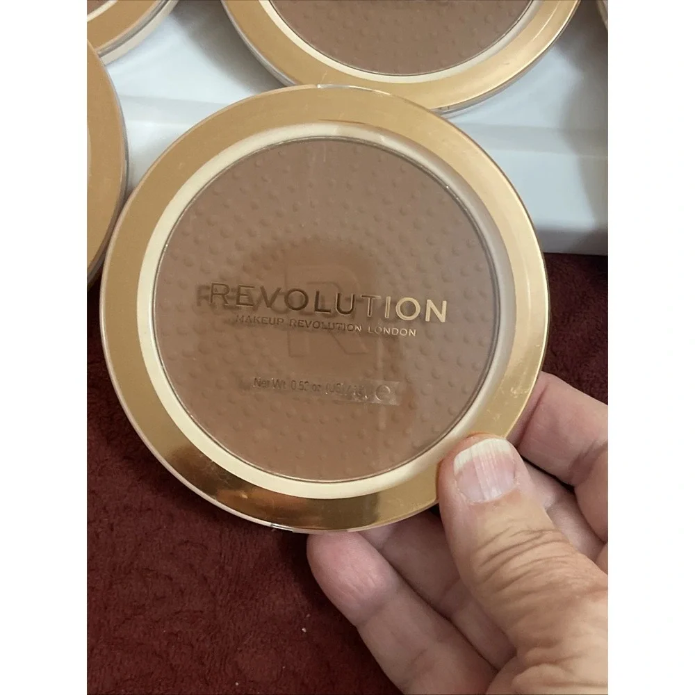 Lot Of 15 REVOLUTUION Makeup Revolution London Mega Bronzer COOL 01 SEALED Gift